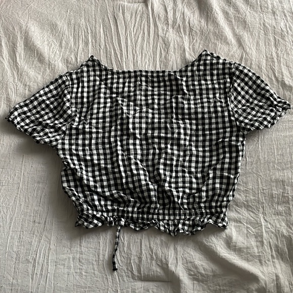 Gingham Pattern Middriff Top - Picture 2 of 4